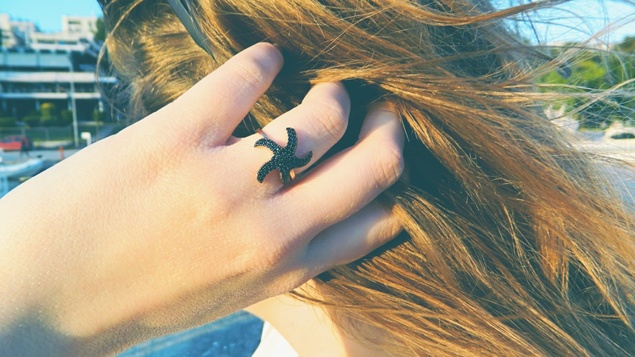 Ασημένιο δαχτυλίδι αστερίας με μαύρα ζιργκόν
