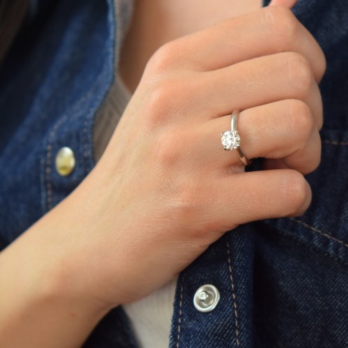 Λευκόχρυσο μονόπετρο δαχτυλίδι Κ18 με lab grown diamond