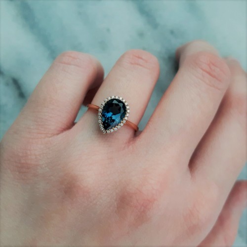 Δαχτυλίδι από ροζ χρυσό Κ18 με διαμάντια και London Blue Topaz