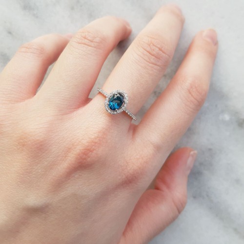 Λευκόχρυσο δαχτυλίδι Κ18 με London Blue Topaz και διαμάντια